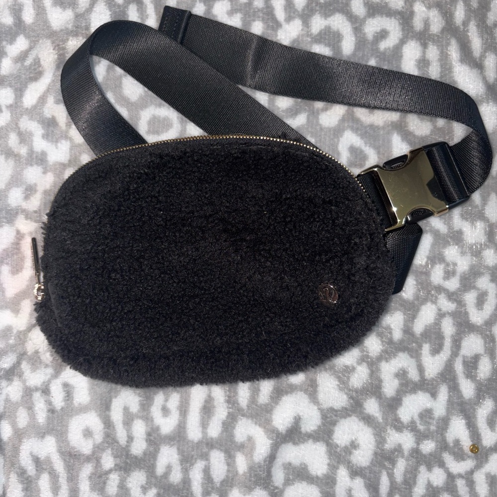 Lululemon Black Sherpa Belt Bag NWOT